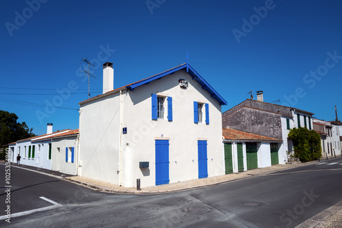 Fototapeta Naklejka Na Ścianę i Meble -  vue d'élément d'architecture dans un village d l'île d'Oléron en Charentes maritimes en France