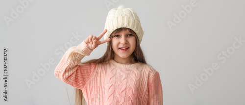 Cute little girl in winter ...