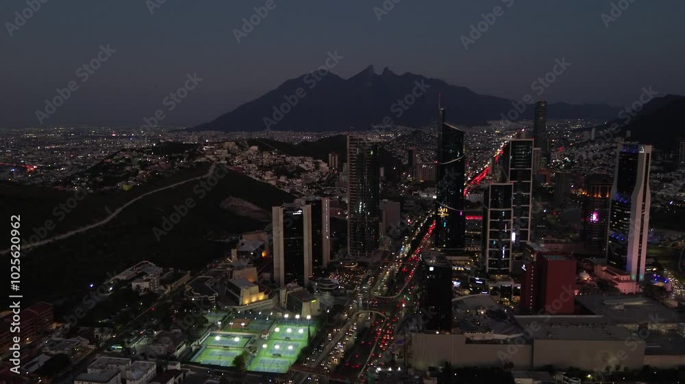 Municipio mas caro de Latinoamérica, san pedro garza garcia, vista panorámico donde se muestran los edificios de muy buena calidad y muestra el avance 