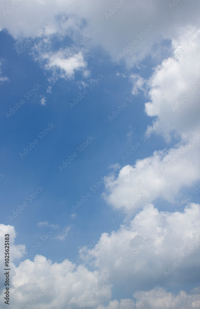 Fototapeta premium Blue sky and white puffy clouds