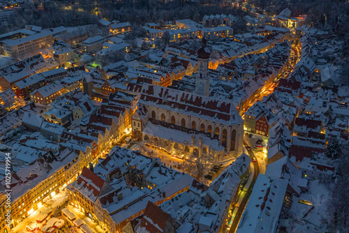 Abenddämmerung über der oberbayerischen Stadt Landsberg im Advent photo