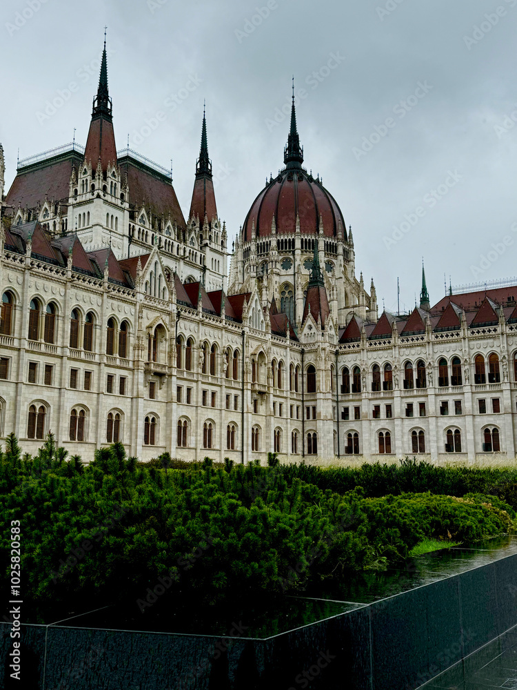 Obraz premium hungarian parliament building city