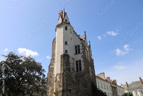 La porte Saint Pierre, ancienne porte de ville, ville de Nantes, département de la Loire Atlantique, France photo