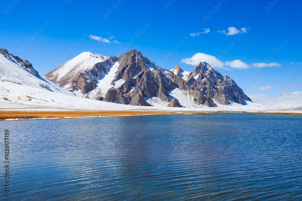 Rangkul lake and Pamir mountains near Murghab town, Tajikistan
