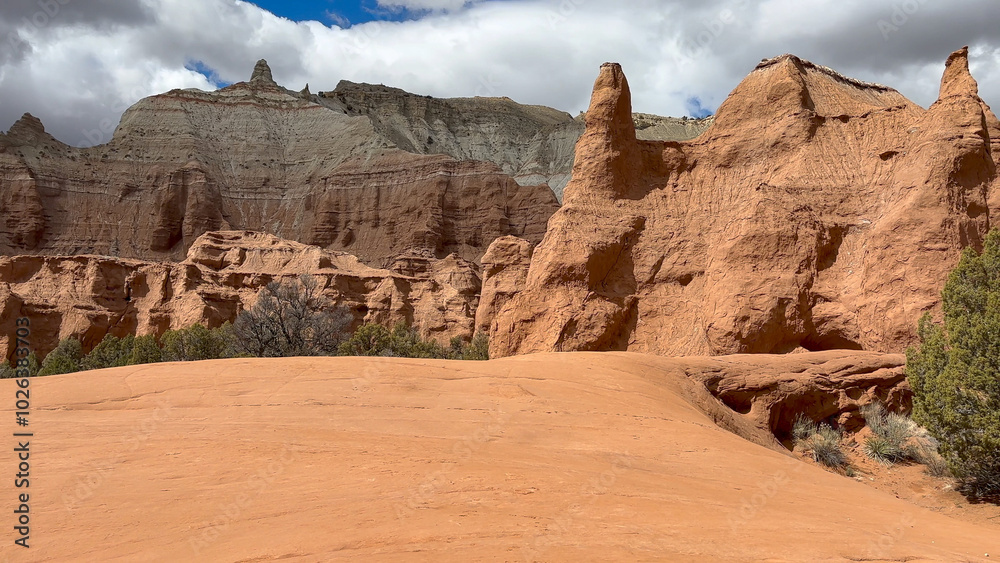 Scenic view of the stunning red rock formations and sand dunes at Kodachrome Basin State Park in Utah, USA. The dramatic landscape features towering sandstone cliffs and unique rock formations.