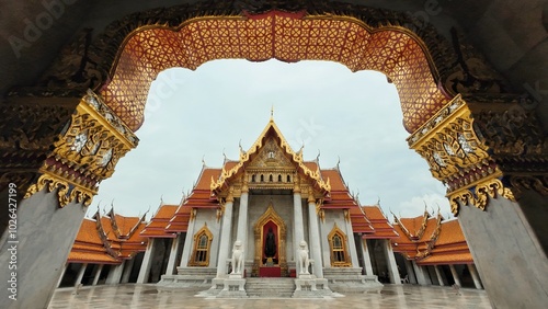 Obraz na płótnie Wat Benchamabophit Dusitwanaram or marble temple, it is one of Bangkok's best-known temples and a major tourist attraction. w salonie