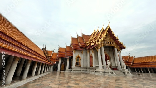 Obraz na płótnie Wat Benchamabophit Dusitwanaram or marble temple, it is one of Bangkok's best-known temples and a major tourist attraction. w salonie