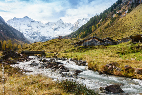 Wunderschöne Naturlandschaft im Herbst in Österreich