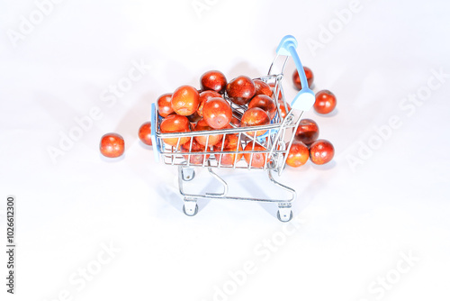 Carrello per la spesa pieno di giuggiole