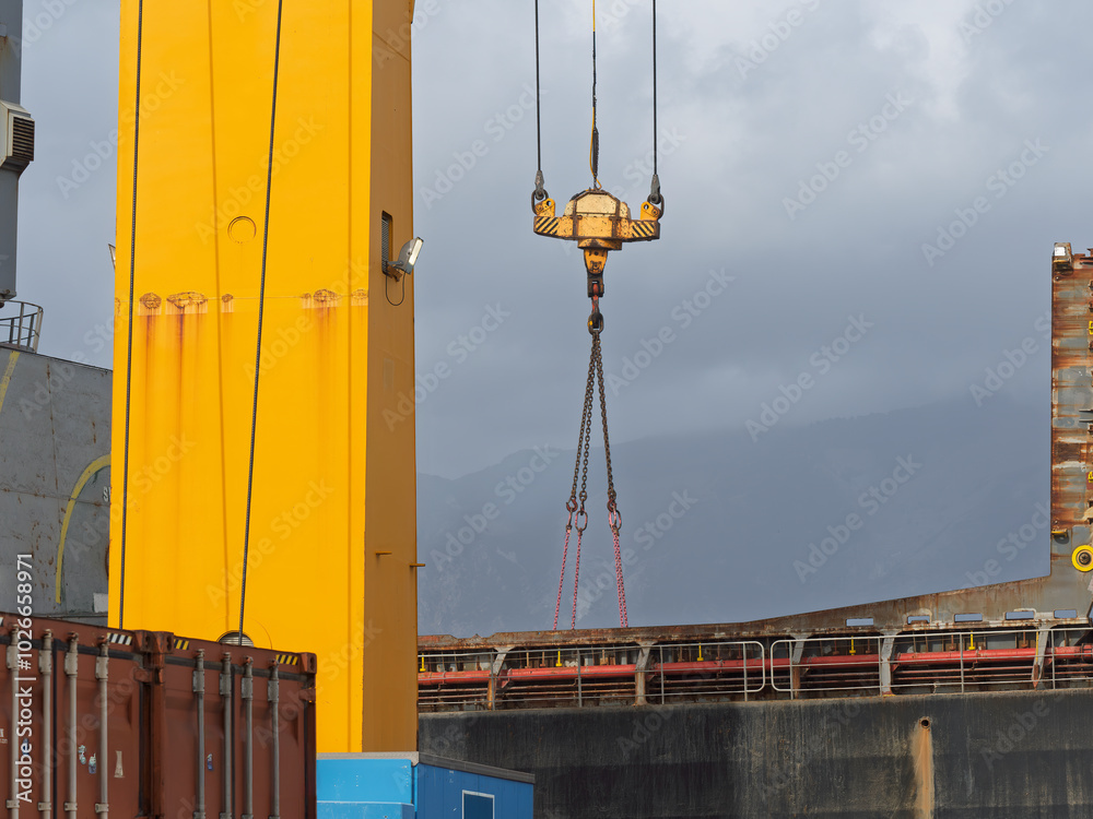Fototapeta premium crane in the harbour of marina di carrara