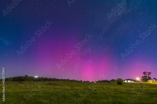 Obraz na plátně Aurora Australis display lights up the night sky