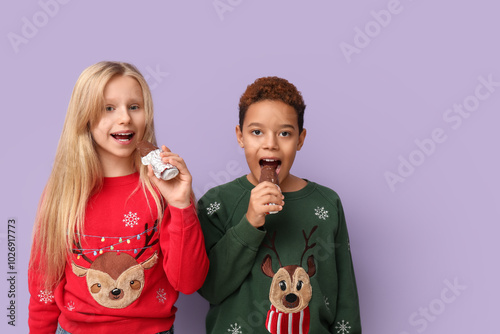 Happy diverse children eati...