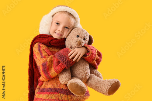 Cute little girl in winter ...
