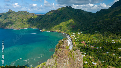 magnifique vue aérienne de la vallée de HATIHEU sur l'ile de NUKU HIVA dans l'archipel des marquises en polynésie francaise 