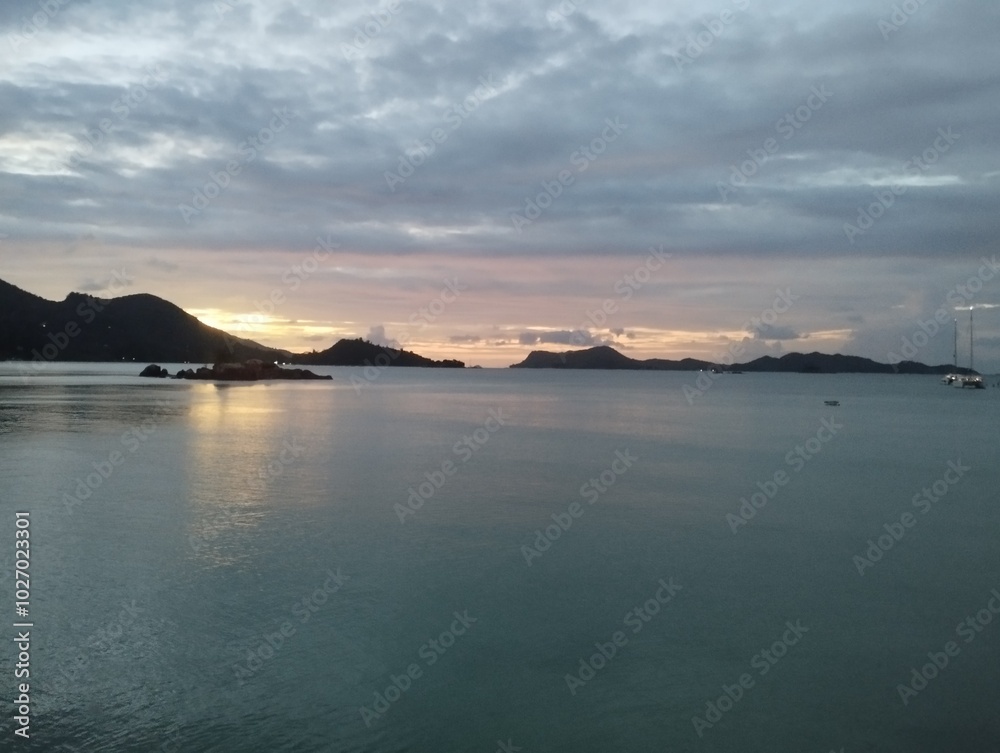 Fototapeta premium sky blue beautiful beaches natural seychelles praslin