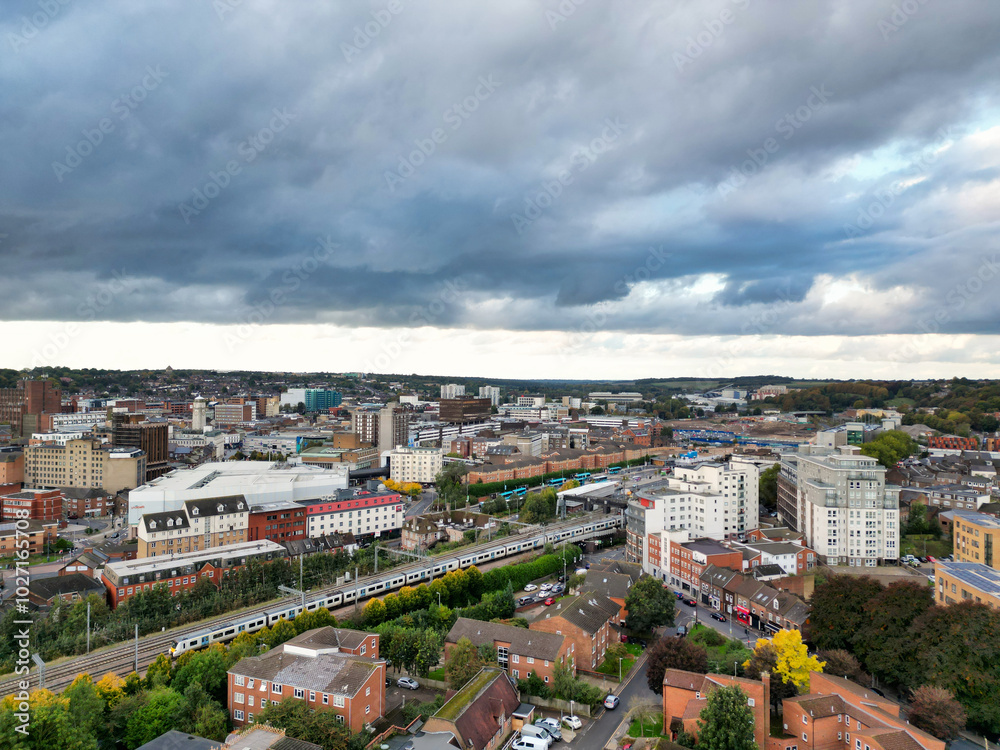 Fototapeta premium High Angle View of Luton City Residential District Which is Located Near to City Center Downtown of England UK During Cold Sunset of October 12th, 2024
