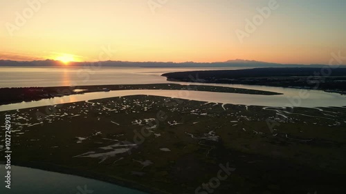 Wallpaper Mural Sonnenuntergang am Kenai River mit Bergkulisse Torontodigital.ca