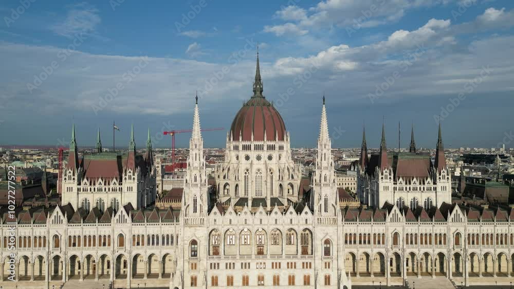 Vue aérienne panoramique de la ville capitale Budapest avec parlement hongrois Országház gothique en bord de rivière Danube, Hongrie, Europe
Vue aérienne panoramique de la ville capitale Budapest avec parlement hongrois Országház gothique en bord de rivière Danube, Hongrie, Europe