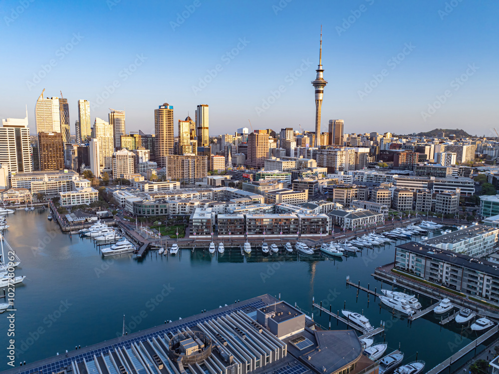 Obraz premium Aerial: Panoramic view of Auckland city skyline from viaduct harbour, New Zealand