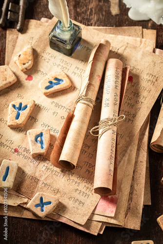 Foto Original runic divination based on antique scrolls as mystical background