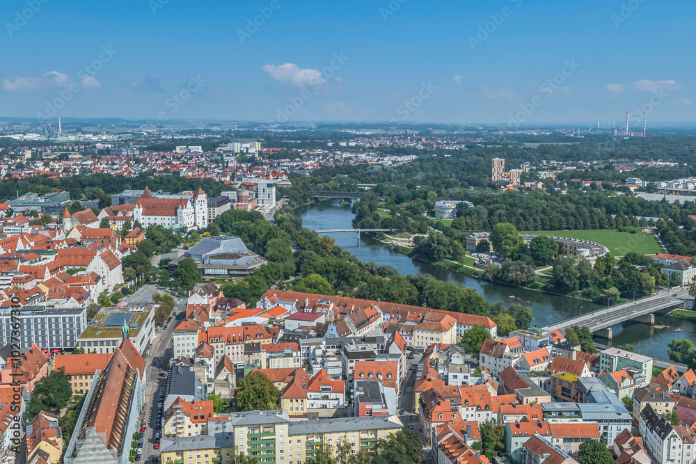 Obraz premium Ausblick auf die Industrie- und Hochschulstadt Ingolstadt in Oberbayern