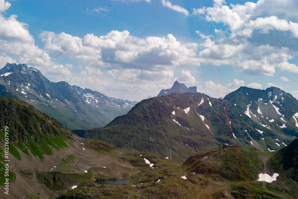 Obraz premium Fantastic alpine scenery at the Arlberg pass in Austria seen from a small plane