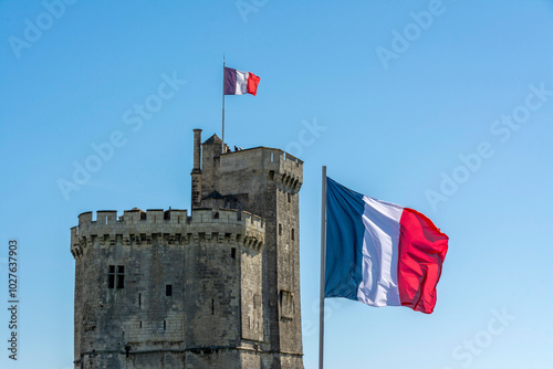 Charente Maritime (17) La Rochelle. La tour Saint Nicolas à l'entrée du port de La Rochelle // France. Charente Maritime (17) St Nicolas Tower at the entrance to the ancient port of La Rochelle photo