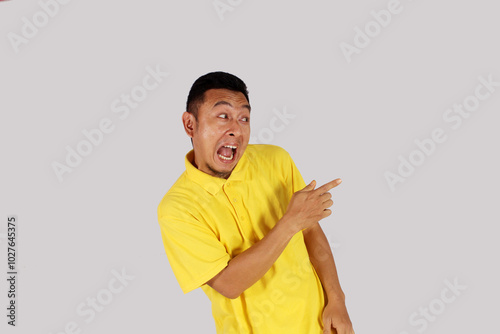 adult, answer, black, casual, cheerful, color image, confidence, copy space, cut out, enjoyment, expression, face, facial expression, forward, found, fun, gesture, glasses, guy, happy, horizontal, ide