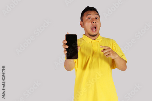 Mature man showing expression showing his cell phone with white  screen
