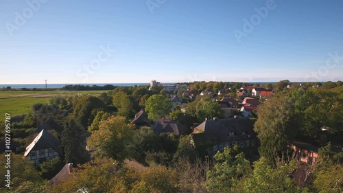 Blick in Richtung Ostsee über Wustrow auf Fischland