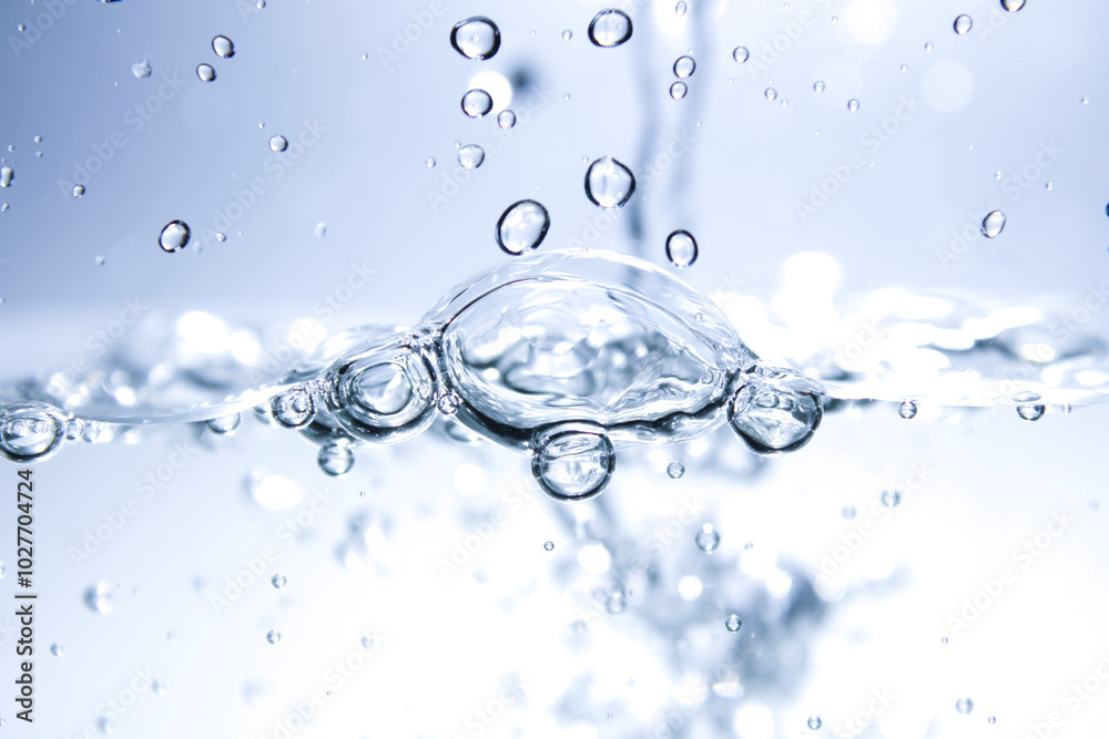 The water surface moves smoothly and has air bubbles. The water surface moves smoothly and has air bubbles.