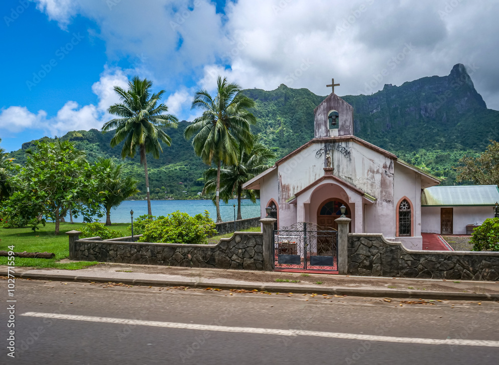 Fototapeta premium Eglise dans la Baie de l'île de Moorea