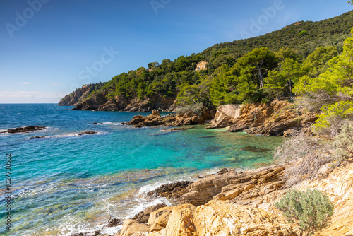 Randonnée au cirque du dattier aux alentours de Cavalaire-sur-Mer .
