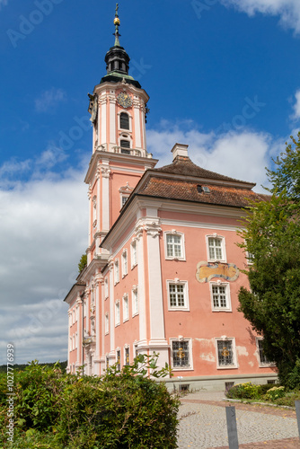 Das Zisterzienser-Priorat Kloster Birnau in Deutschland am Bodensee beeindruckt mit barocker Architektur und idyllischer Landschaft. photo