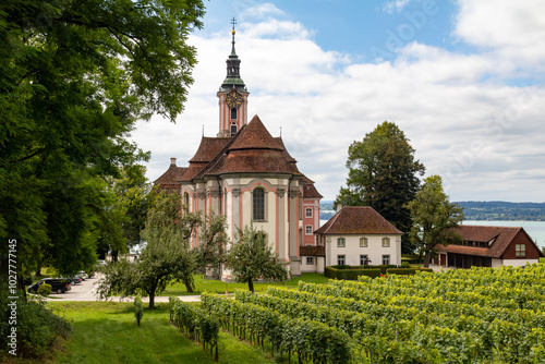 Das Zisterzienser-Priorat Kloster Birnau in Deutschland am Bodensee beeindruckt mit barocker Architektur und idyllischer Landschaft. photo