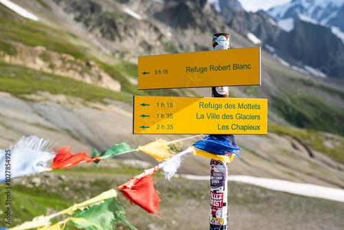 The signpost on the Col de la Seigne mount with hiking directions and timing. 