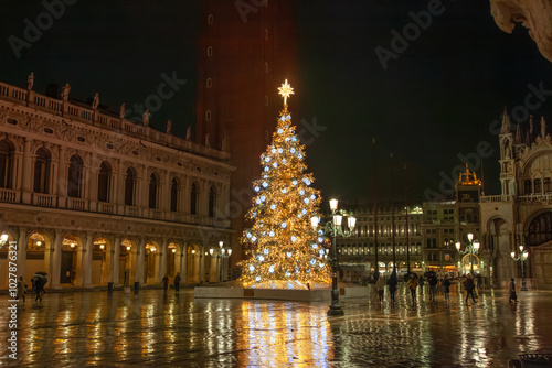 Obraz na płótnie Christmas tree at San Marco square in Venice w salonie