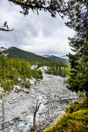 Zernez, Ofenpass, Bach, Ova dal Fuorn, Flussbett, Wanderweg, Uferweg, Passstrasse, Engadin, Nationalpark, Alpen, Herbst, Herbstfarben, Graubünden, Schweiz photo