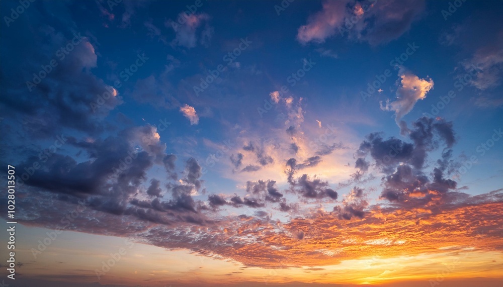 Obraz premium sunrise sky with clouds sunset sky on twilight in the evening with sunset cloud nature sky backgrounds dusk clouds