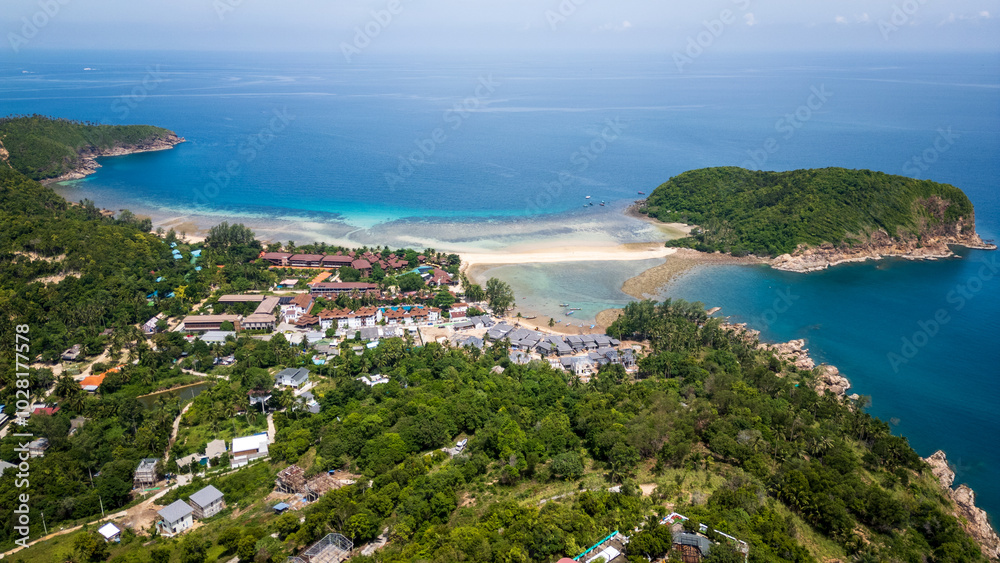 Fototapeta premium Aerial of Koh Nang Yuan islet at sunset beach in the island of Koh Phangan Thailand holiday destination