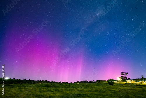 Fotografie Aurora Australis display lights up the night sky