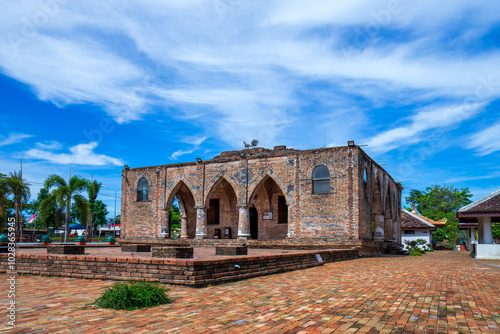 Krue Se Mosque It is an old mosque in Pattani Province, Thailand.