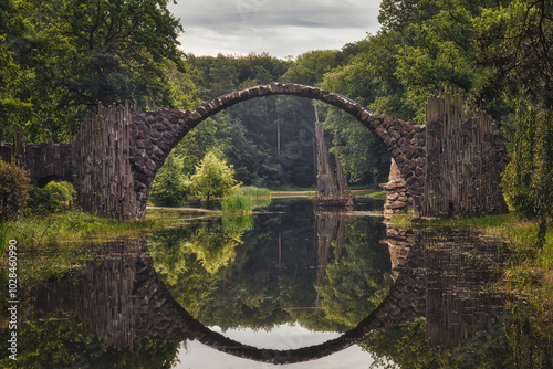 Mystisch - Rakotzbrücke - Teufelsbrücke - Herbst - Brücke - See - Spiegelung - Kromlau - Rhododendron Park - Sachsen - Deutschland - Devil's Bridge - Autumn Landscape - High quality photo © Enrico Obergefäll