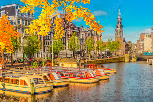 Canvas Print Moored boats and facades of old historic Houses over canal water, Amsterdam, Net