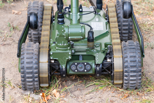 Φωτογραφία a remotely operated, tracked military robot