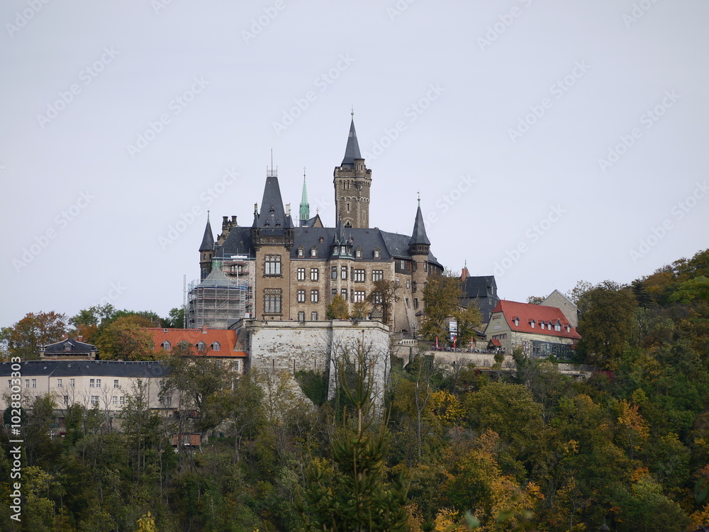 Schloß Wernigerode in Sachsen-Anhalt im Herbst Schloß Wernigerode in Sachsen-Anhalt im Herbst