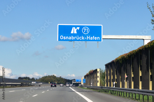 Verkehrswegweiser auf Autobahn A1,Ausfahrt 71, Osnabrück-Hafen in Richtung Bremen photo