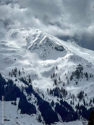 Obraz na płótnie Scenic view of snow covered mountain in the ski region of Saalbach-Hinterglemm in the Austrian alps against cloudy sky w salonie