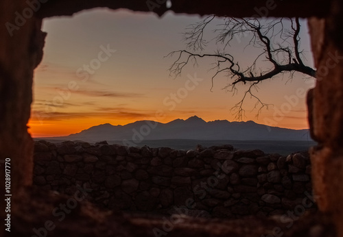 Canvas Print Through the embrasure - a view of the Kammanassie mountains at sunset from the Boer War fort, Uniondale