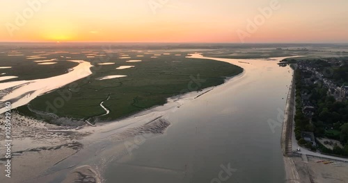 Aube sur Saint-Valery et la Baie de Somme